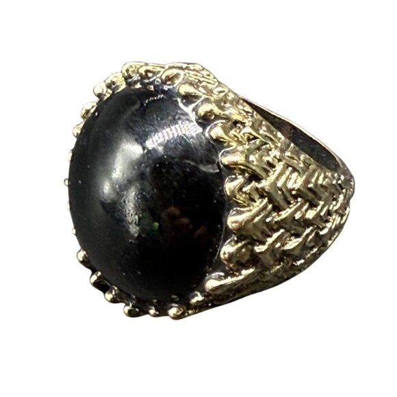 Vintage Gold-Toned Statement Ring Black faux stone or real stone - Picture 1 of 4